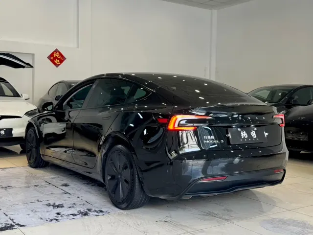 Tesla Model 3 — Фото автомобиля 13