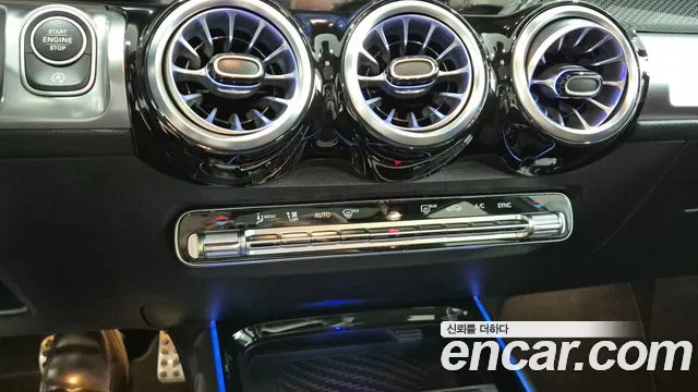 Mercedes-Benz GLB-Class — Фото автомобиля 16