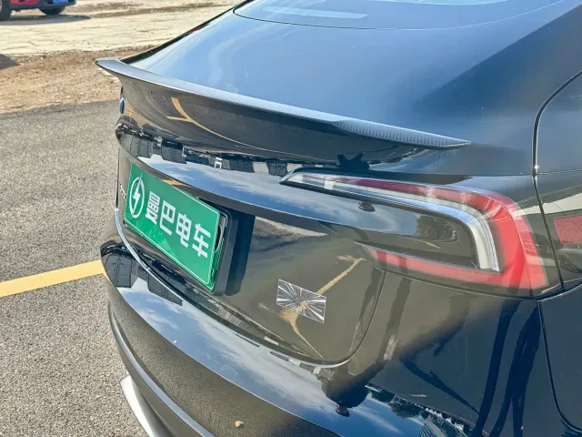 Tesla Model 3 — Фото автомобиля 7