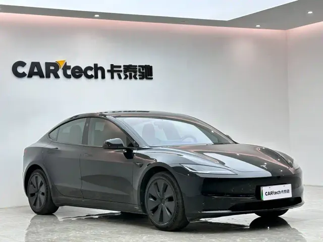 Tesla Model 3 — Фото автомобиля 6