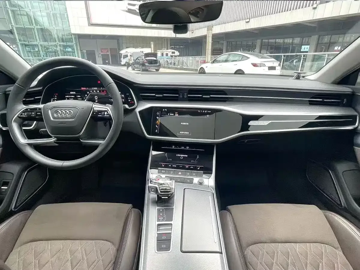 Audi Audi A7L 2024 45 TFSI quattro S-line Shadow Warrior Edition — Фото автомобиля 4