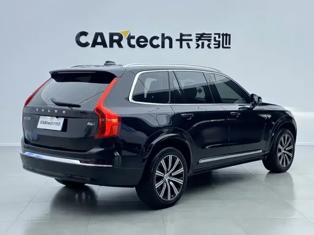Volvo XC90 — Фото автомобиля 12