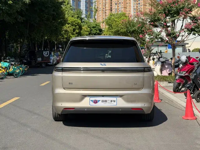 Li Auto L8 — Фото автомобиля 4