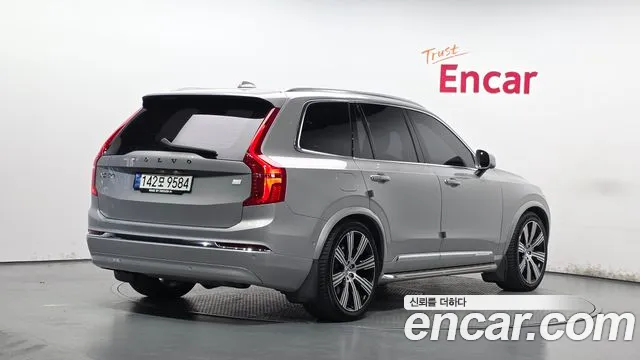 Volvo XC90 — Фото автомобиля 2