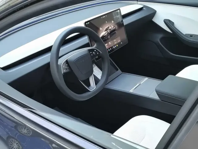 Tesla Model 3 2023 Rear-Wheel Drive — Фото автомобиля 11