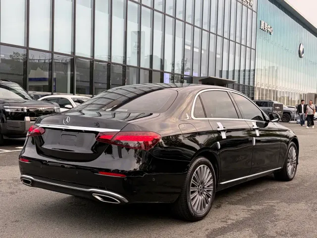 Mercedes-Benz E-Class — Фото автомобиля 18