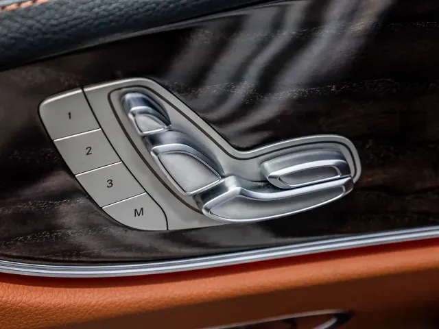 Mercedes-Benz E-Class — Фото автомобиля 23