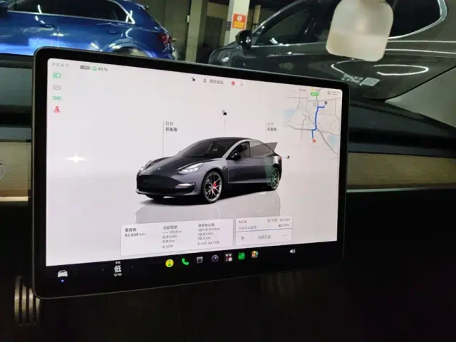 Tesla Model 3 — Фото автомобиля 12