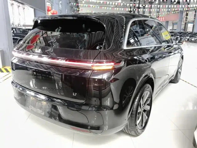 Li Auto L7 — Фото автомобиля 6