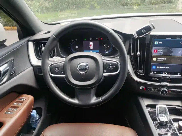 Volvo XC60 — Фото автомобиля 11