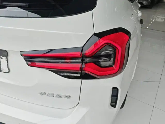 BMW iX3 — Фото автомобиля 7
