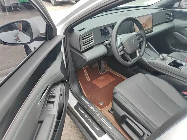 BYD Qin L — Фото автомобиля 15
