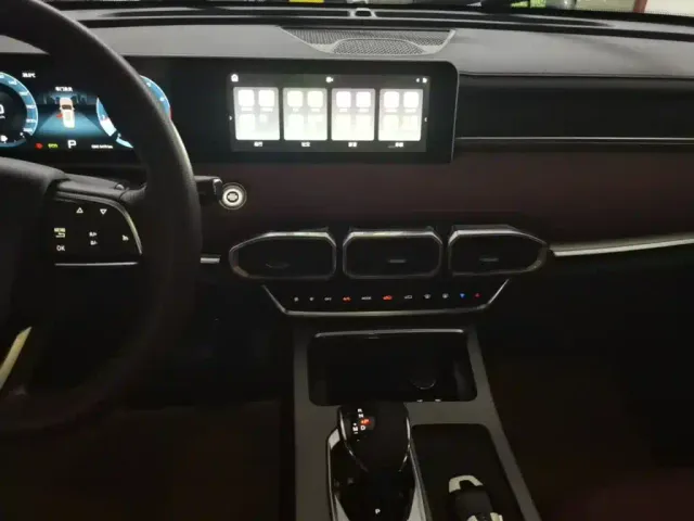 Jetour X70 Plus — Фото автомобиля 12