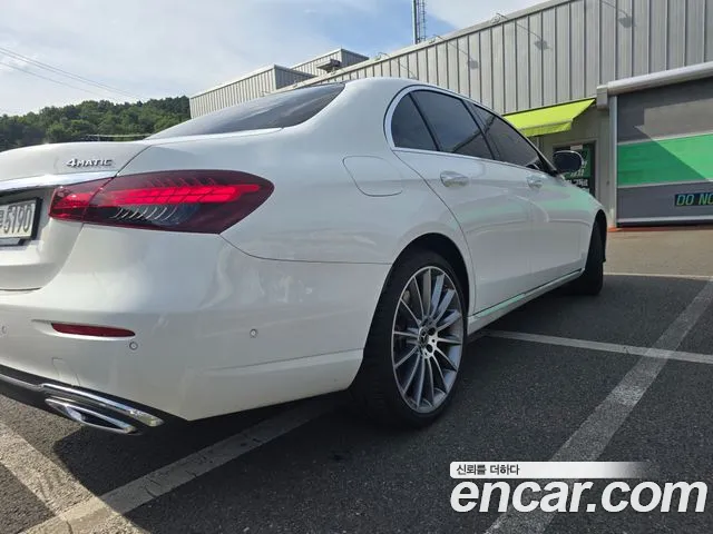 Mercedes-Benz E-Class — Фото автомобиля 2