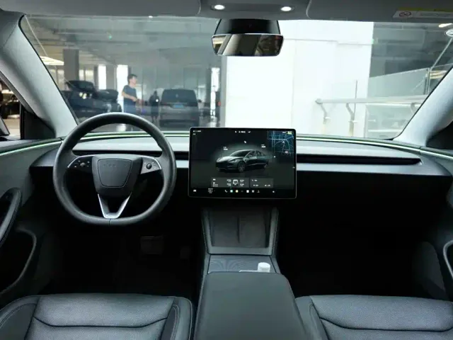 Tesla Model 3 2023 Rear-Wheel Drive — Фото автомобиля 7