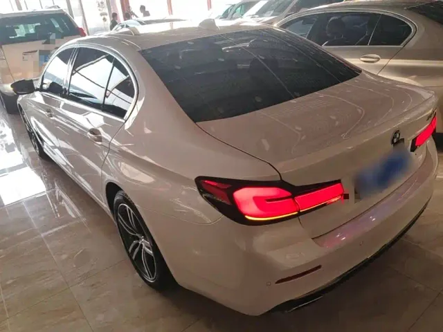 BMW 5 Series — Фото автомобиля 22