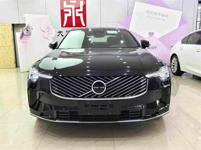 Volvo S90 — Фото автомобиля 2