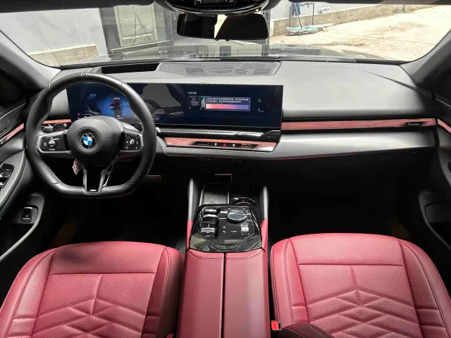 BMW 5 Series — Фото автомобиля 28
