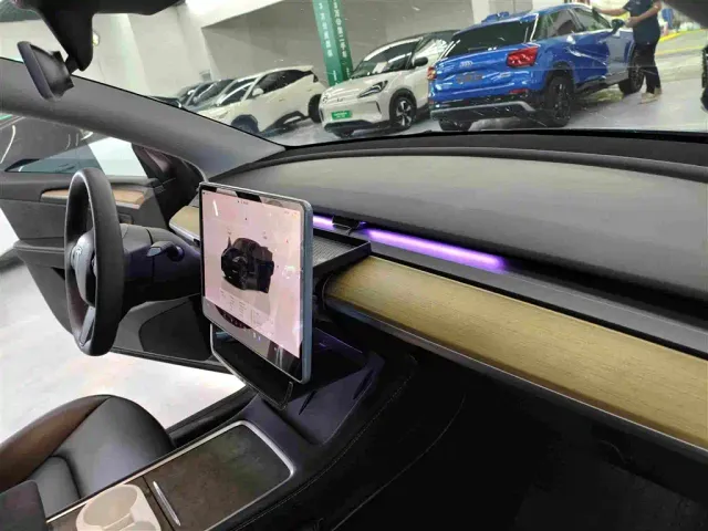 Tesla Model Y — Фото автомобиля 11