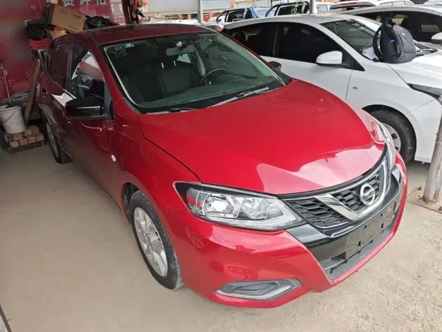 Nissan Tiida — Фото автомобиля 3