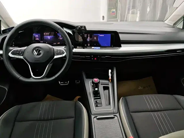 Volkswagen Golf — Фото автомобиля 12
