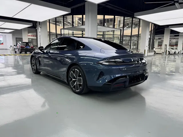 Xiaomi SU7 — Фото автомобиля 14