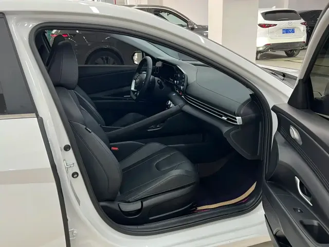 Hyundai Elantra — Фото автомобиля 4