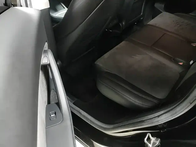 Tesla Model Y — Фото автомобиля 16