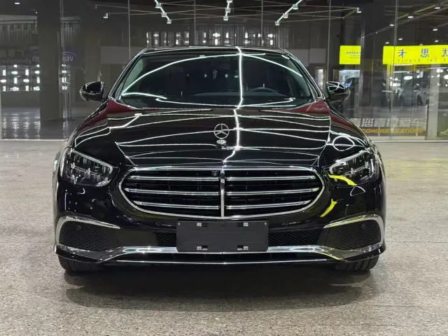 Mercedes-Benz E-Class — Фото автомобиля 2