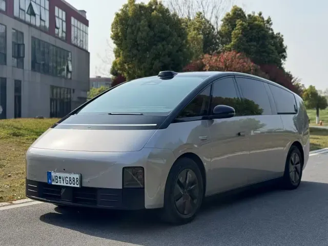Фотография автомобиля — Li Auto MEGA