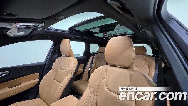 Вольво XC60 — Фото автомобиля 12
