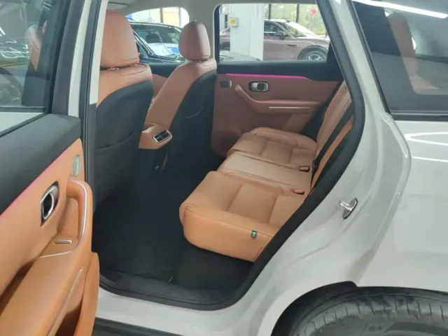 Leapmotor C10 — Фото автомобиля 11