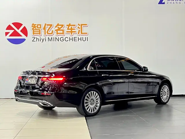 Mercedes-Benz E-Class — Фото автомобиля 4