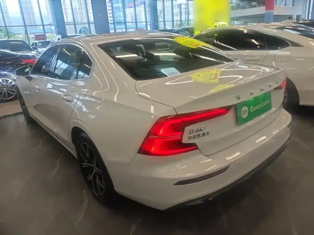 Volvo S60 — Фото автомобиля 4