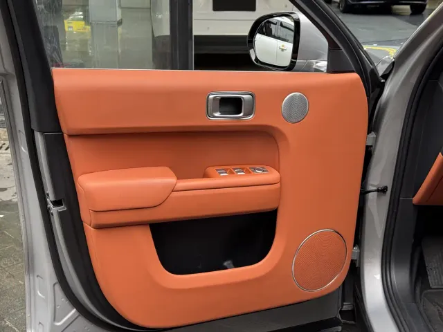 Li Auto L8 — Фото автомобиля 16