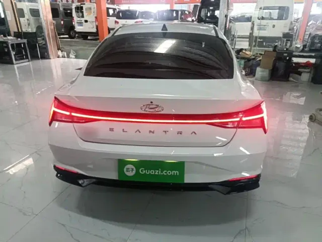 Hyundai Elantra — Фото автомобиля 5