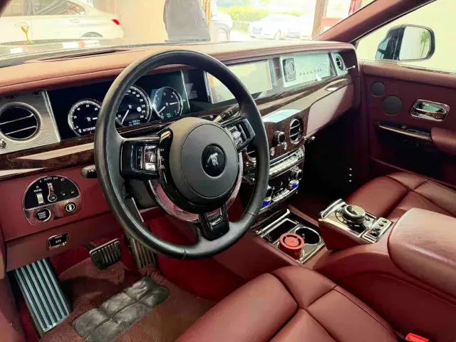 Rolls-Royce Phantom — Фото автомобиля 7