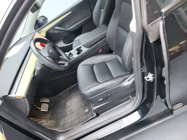 Tesla Model Y — Фото автомобиля 14