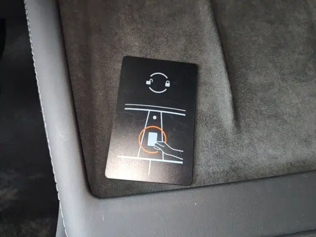 Tesla Model 3 — Фото автомобиля 8