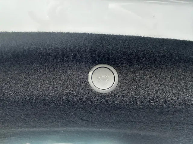 Tesla Model Y — Фото автомобиля 16