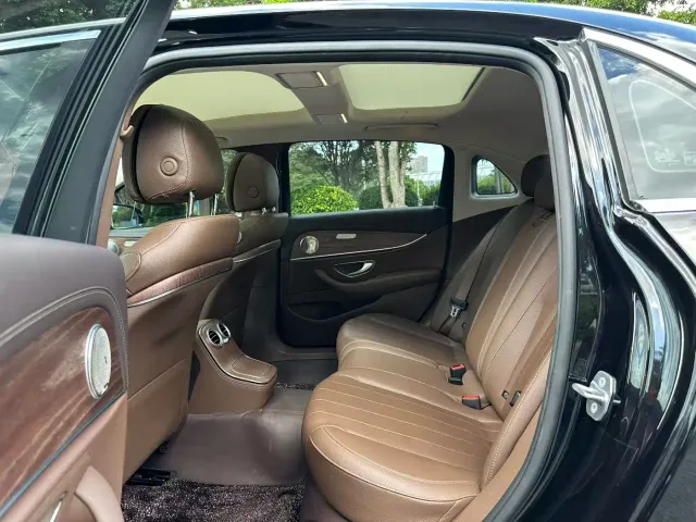 Mercedes-Benz E-Class — Фото автомобиля 6