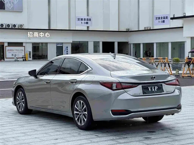Lexus ES — Фото автомобиля 7