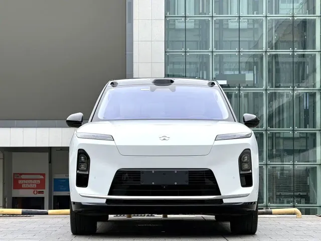 Nio ES8 — Фото автомобиля 2