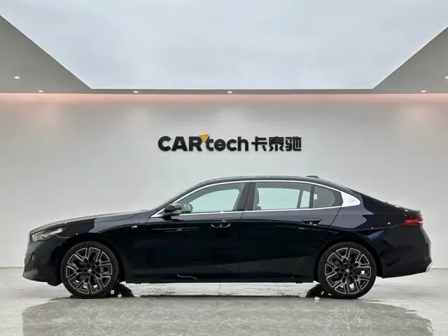 BMW 5 Series — Фото автомобиля 2