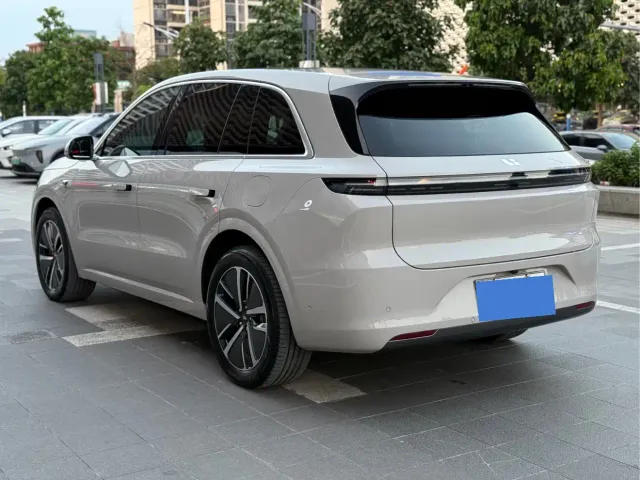Li Auto L6 — Фото автомобиля 9