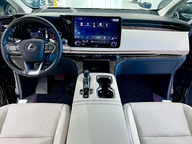 Lexus LM — Фото автомобиля 9