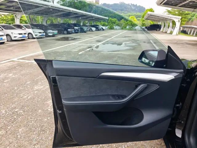 Tesla Model Y — Фото автомобиля 11