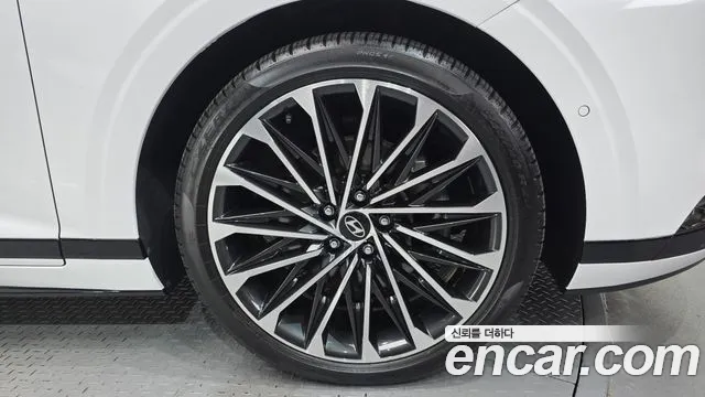 Hyundai Grandeur Grandeur (GN7) 2.5 Бензин 2WD — Фото автомобиля 17