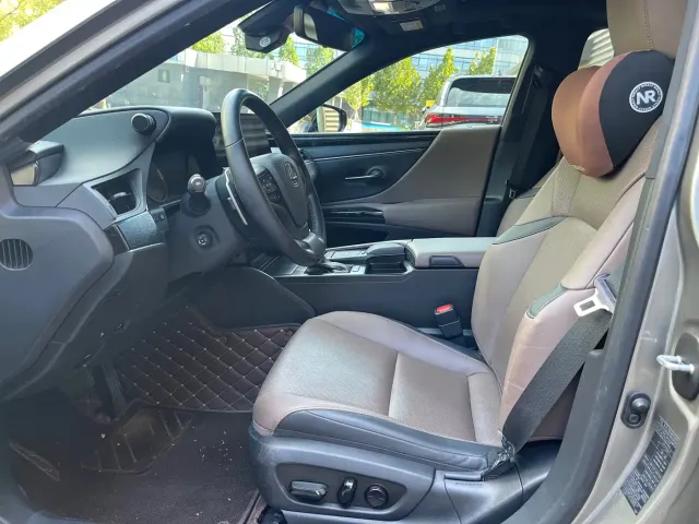 Lexus Lexus ES 2021 300h Luxury Edition — Фото автомобиля 3