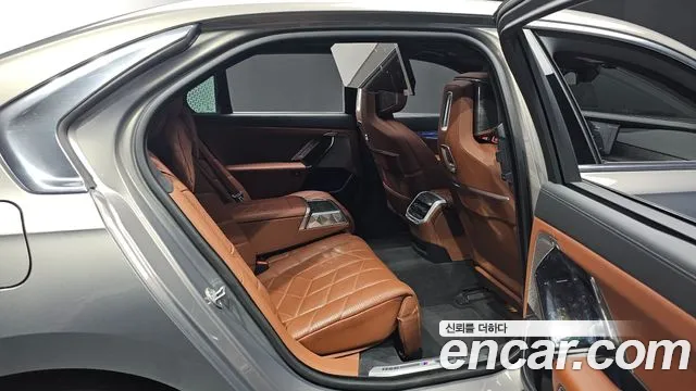 BMW 7-Series 7 серия (G70) 740i xDrive M Sport — Фото автомобиля 18